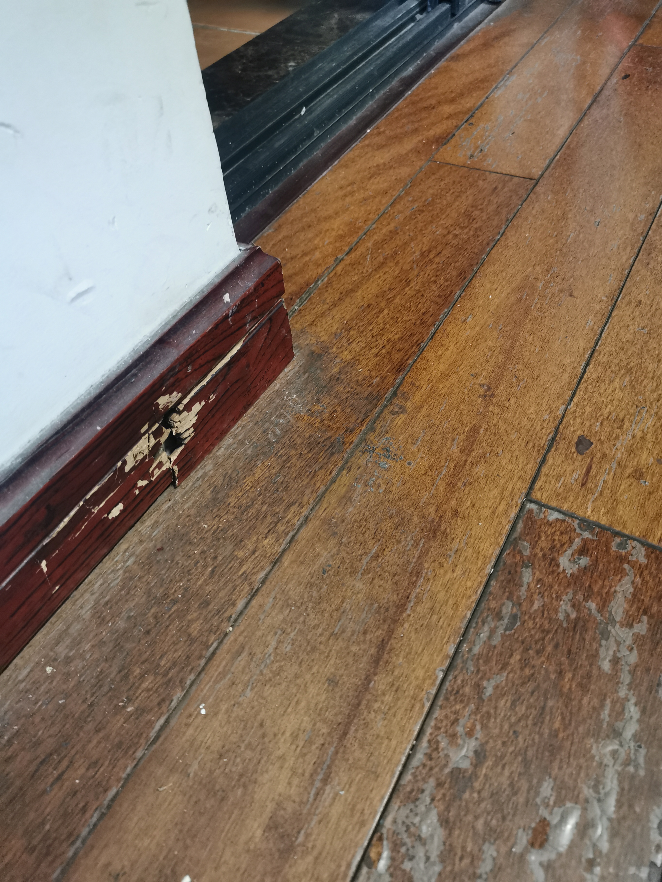 阳台地板开裂如何修补,阳台木地板坏了怎么补救