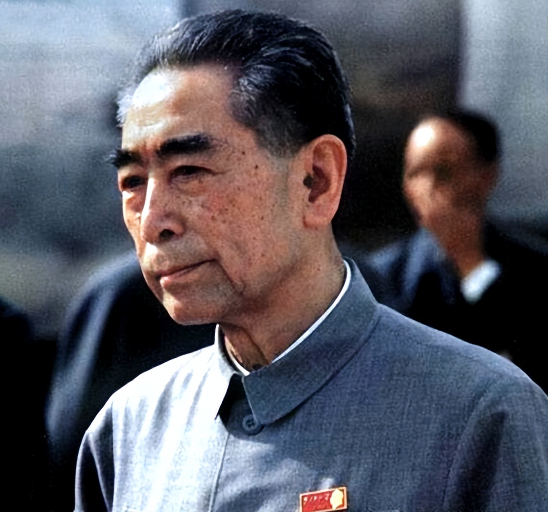 周总理回延安，村里人没有衣服穿，都去山里躲了起来