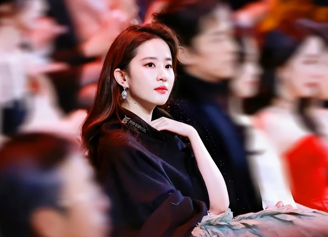 刘亦菲与朱一龙同台,朱一龙刘亦菲事件