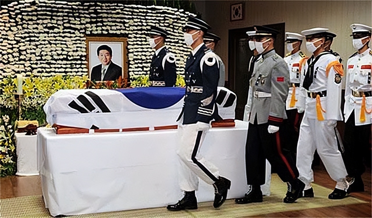 2009年韩国前总统卢武铉跳崖身亡后，儿子赴中国发展，女儿获刑