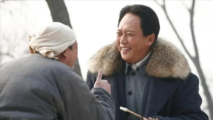 伸舌头、嘴亲肿，“中老年”演员吻戏不忍直视，一个比一个辣眼睛