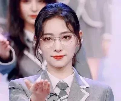 许佳琪直角肩,许佳琪骶骨错位