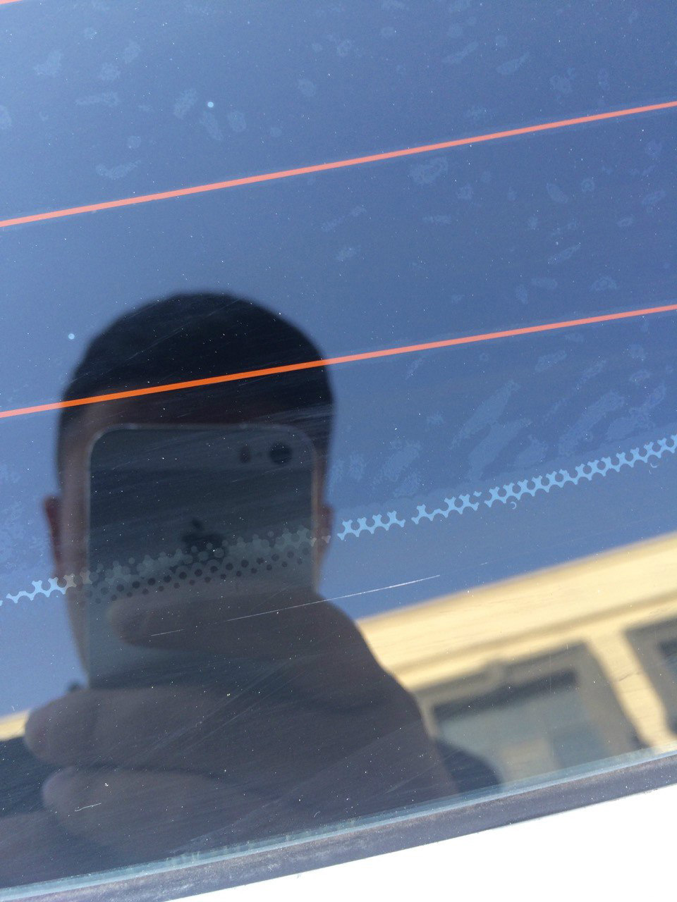 4s店贴玻璃膜会刮伤玻璃吗,4s店贴膜弄碎了玻璃