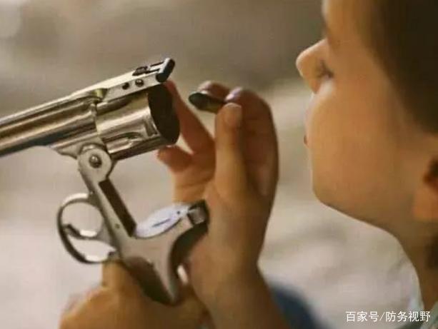 比美国还大的枪支市场，一把AK只卖几十块，退货直接当垃圾处理