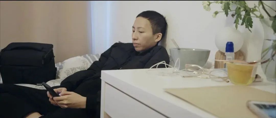 留学生崇洋媚外，活该有家难回？看完一部片，再也不会这样说