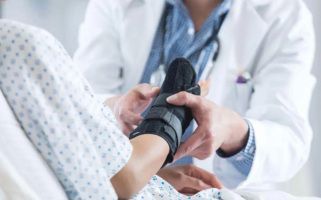 健身增肌一天需要摄入多少蛋白质,健身期间蛋白质超标会怎么样