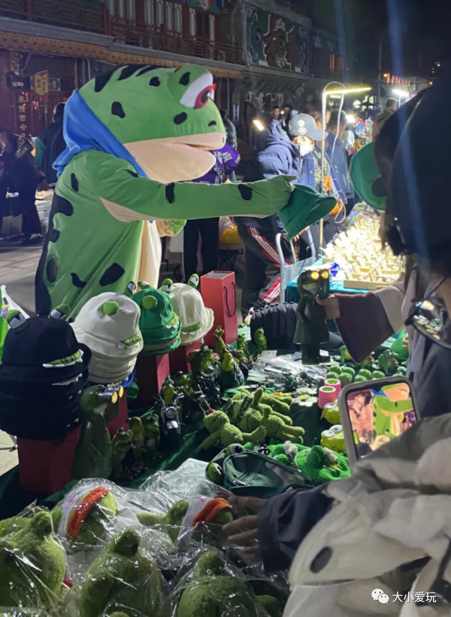 才发现帝都也有不少夜市！第二家刚开就成了网红，就主打一个好逛