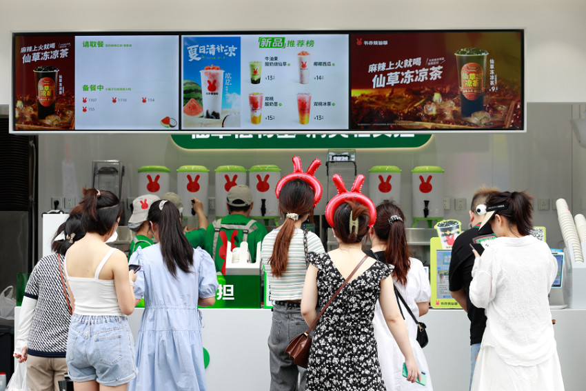 “奶茶搭子”相约过“六一”，书亦再引领茶饮新风尚