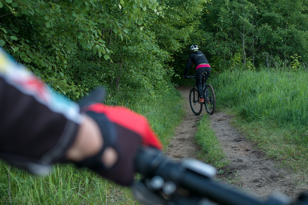 骑行容易犯的8件事,骑行的时候怎样防止腿部受伤