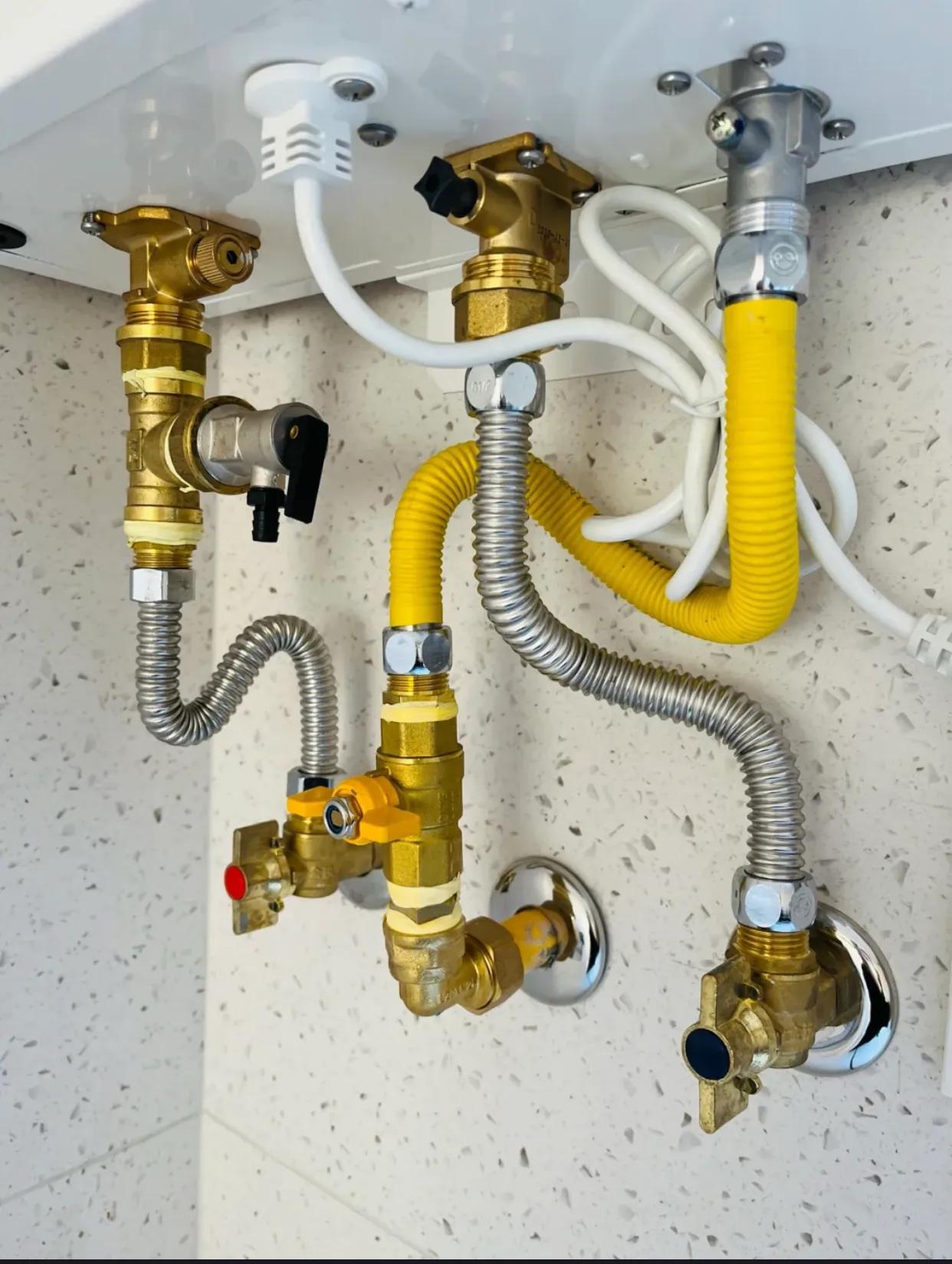 电热水器跟燃气热水器哪个便宜,电热水器和燃气热水器哪个便宜