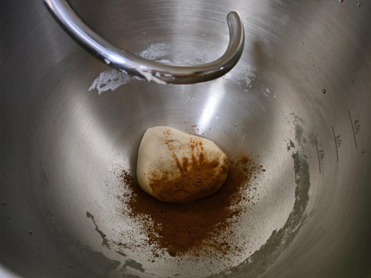 香喷喷的“足球”馒头来了，好吃又好玩，网友：不知从哪里下口？