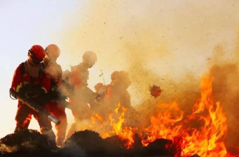 火焰山燃烧千年无法扑灭完整版,火焰山震撼