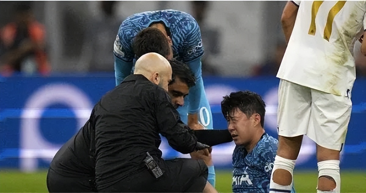 孙兴慜赛后跪地痛哭,孙兴慜被打哭的一场比赛