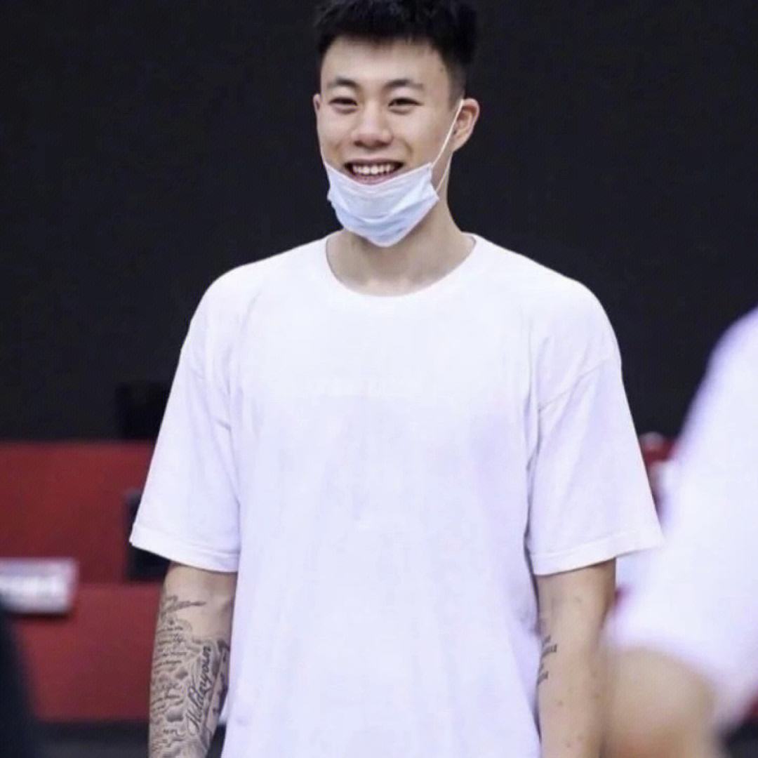 林书豪张镇麟现身野球场,张镇麟林书豪在成都