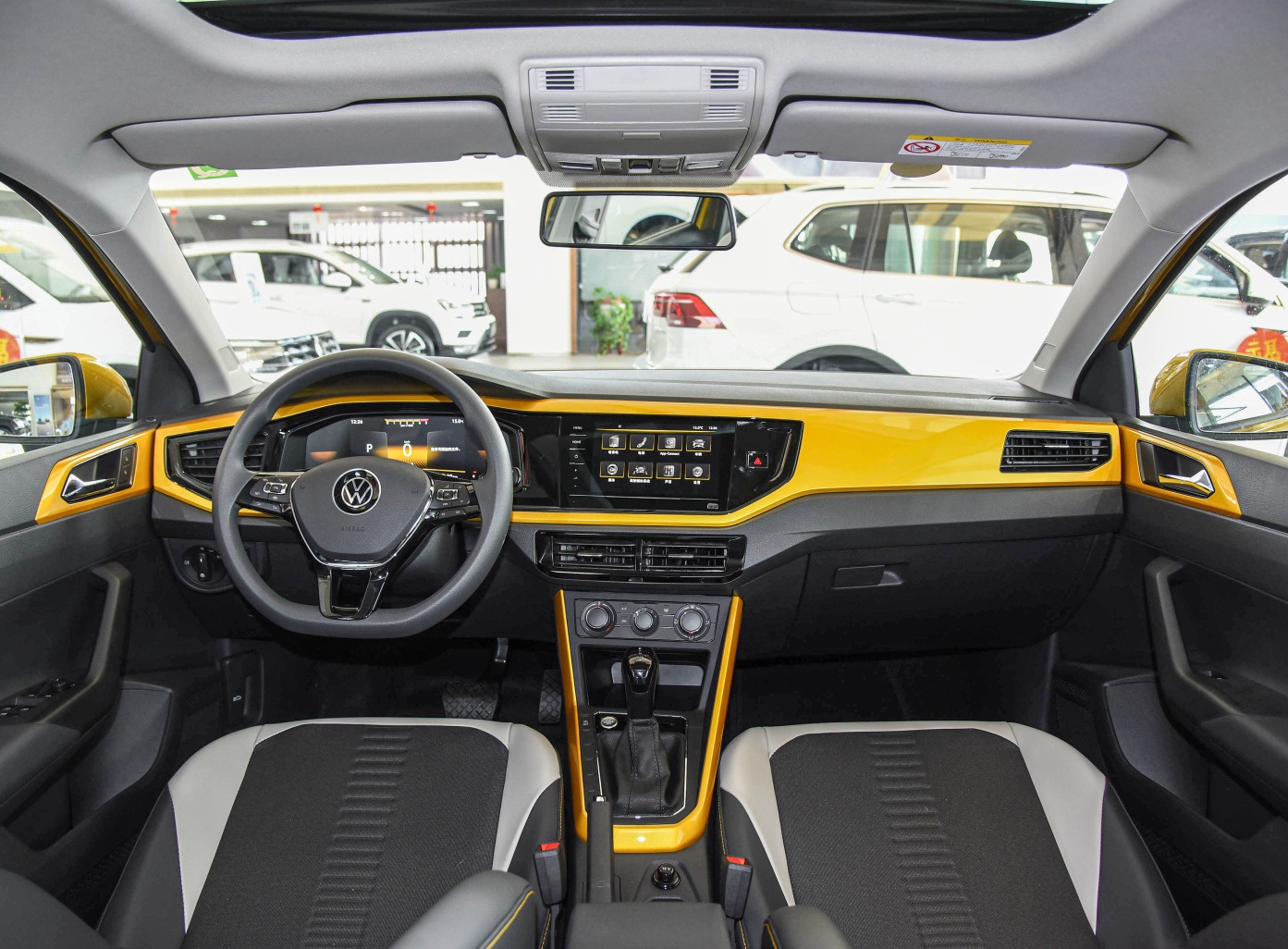 14年大众polocross1.6手动顶配,大众polo自动挡顶配最新款