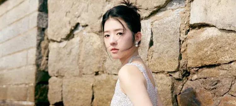 何蓝逗致青春,何蓝逗不想让主人受伤