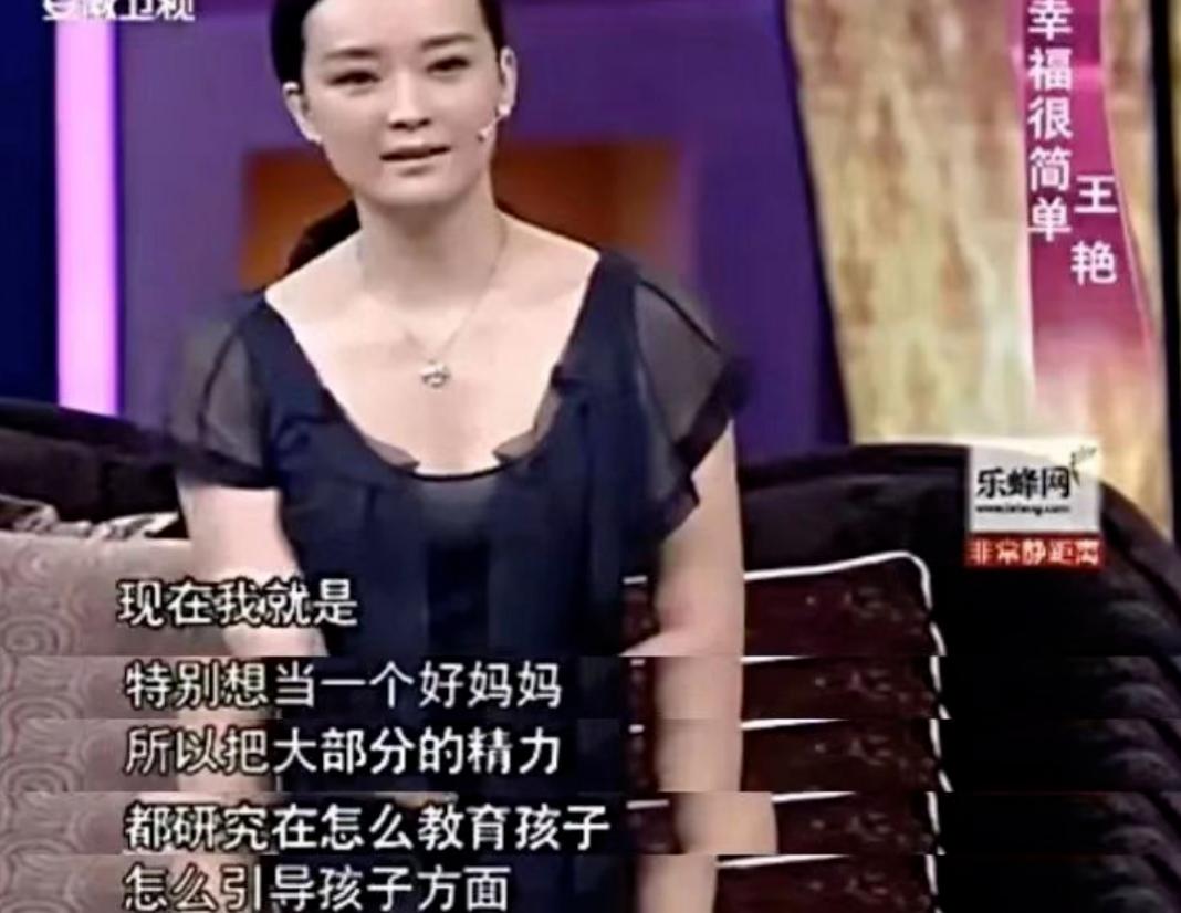 “妈妈真是个无用的中年妇女，她又不上班，竟然还指使爸爸晾衣服…...”