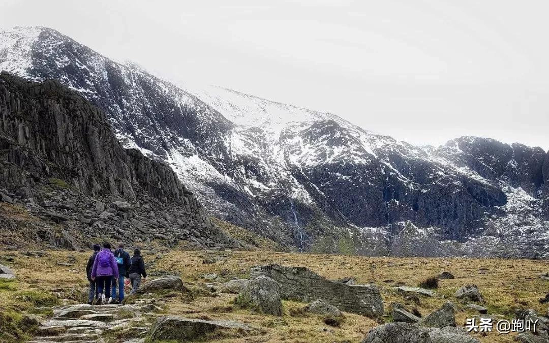 为什么跑步时腿会发痒,为什么跑步腿会痒会红