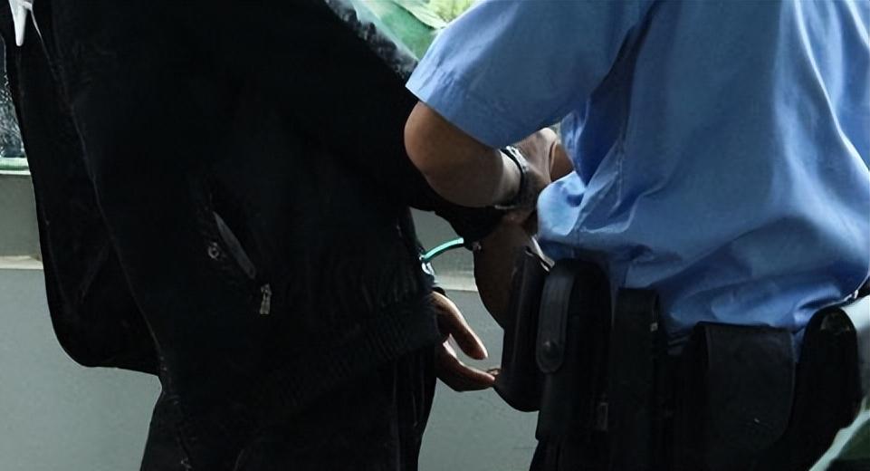 教育局有权力解聘特岗教师吗,越级举报特岗教师