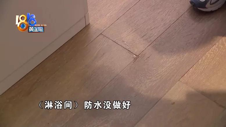 地板一踩就冒水到底哪里出问题,地板一踩就有灰出来怎么办