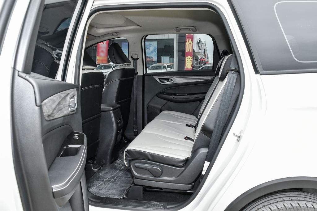 宝骏7305座,2021款宝骏730cvt试驾