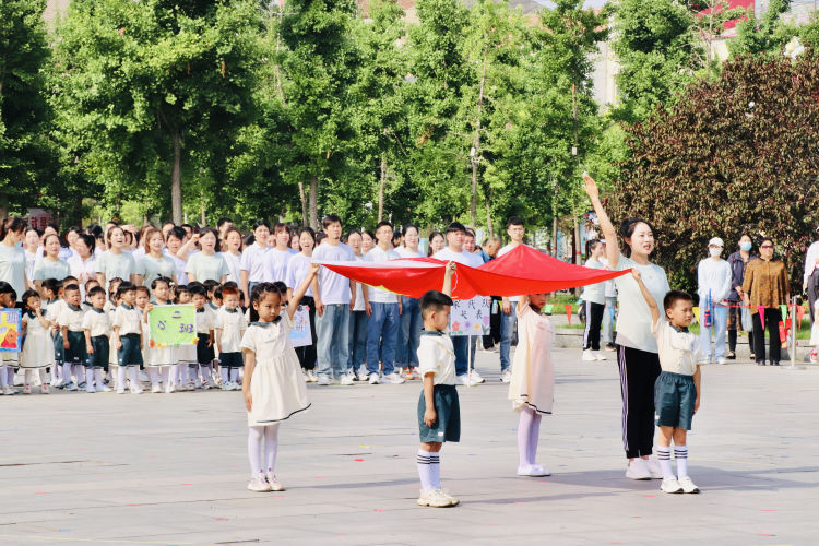 幼儿园小手拉大手运动会,大手拉小手幼儿园亲子活动