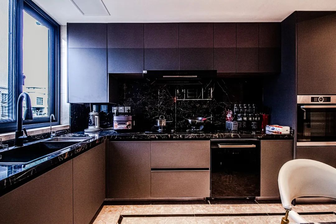 5.6米客厅餐厅一体横厅效果图,横厅客厅餐厅阳台一体装修实景图