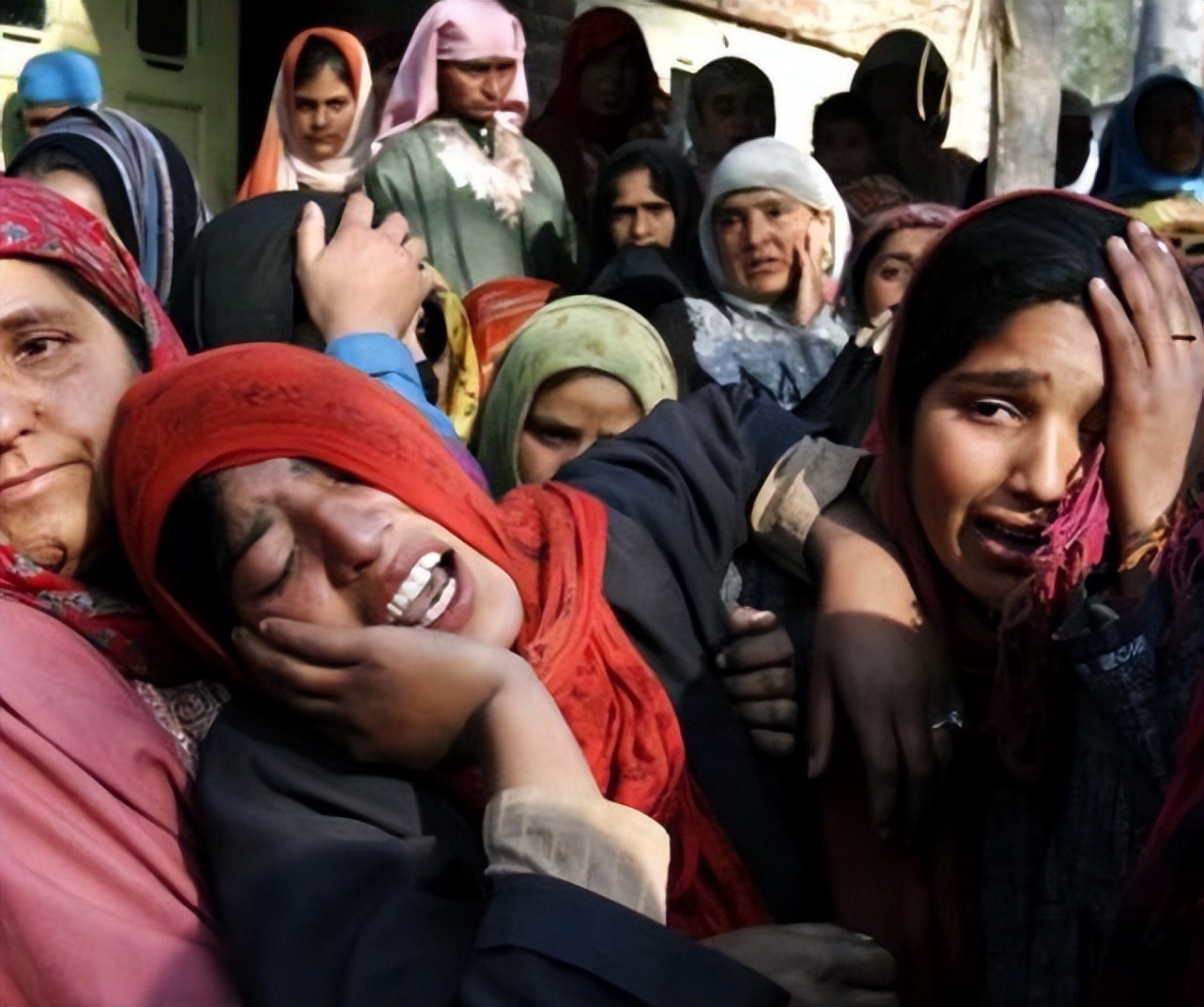 揭秘印度“圣女”真实生活:十几岁就沦为高级僧妓,最终孤独终老