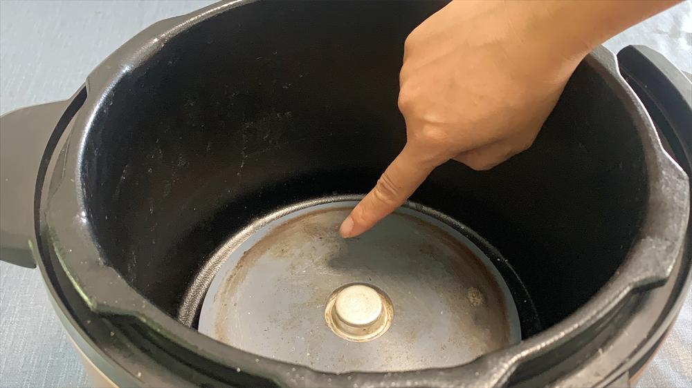 洗电饭锅内胆糊焦污渍,电饭锅底部发黄结垢不能清洗吗