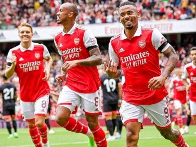 6大豪门23笔引援！英超夺冠概率出炉，曼城仅第二，红魔力压枪手