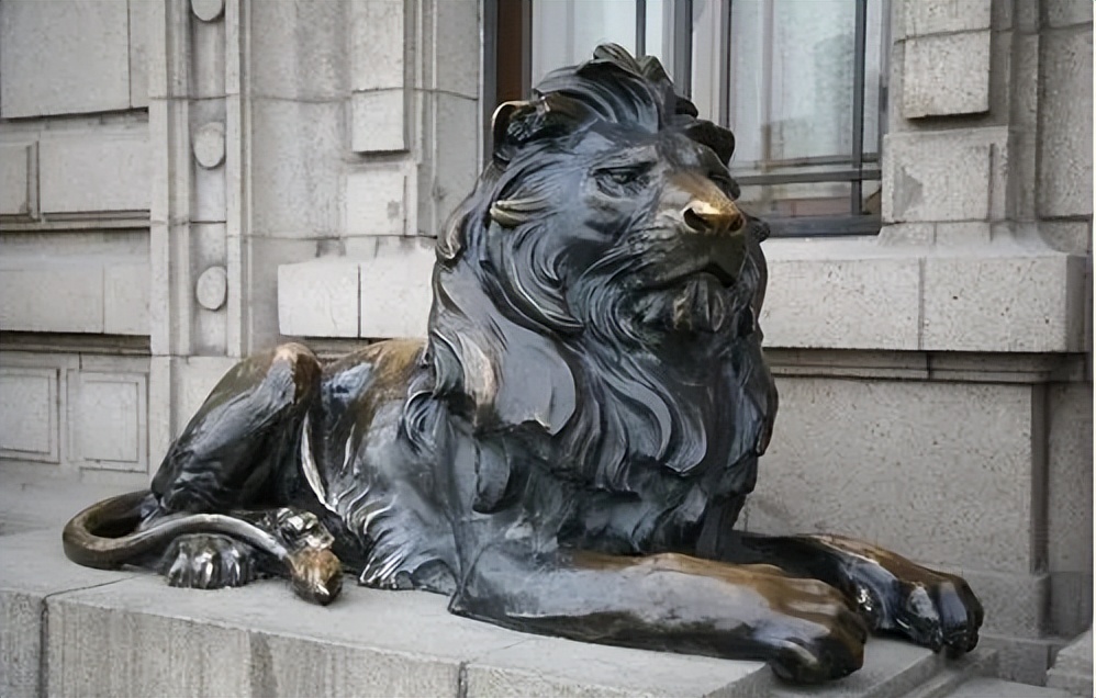 15米长东方雄狮根雕300万元拒卖,广西男子雕刻30吨楠木雄狮