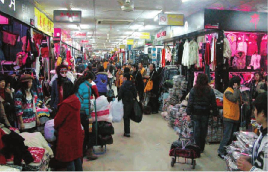 每年生产3.5亿条裤子，这个小镇背后藏着什么秘密？