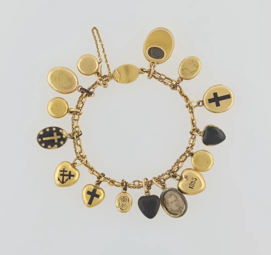 不能少了这件“幸运”珠宝，不但自带“神秘力量”还能时髦到没朋友