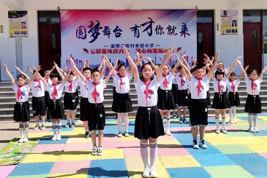 六一儿童节花儿与少年,六一儿童节花儿向阳开