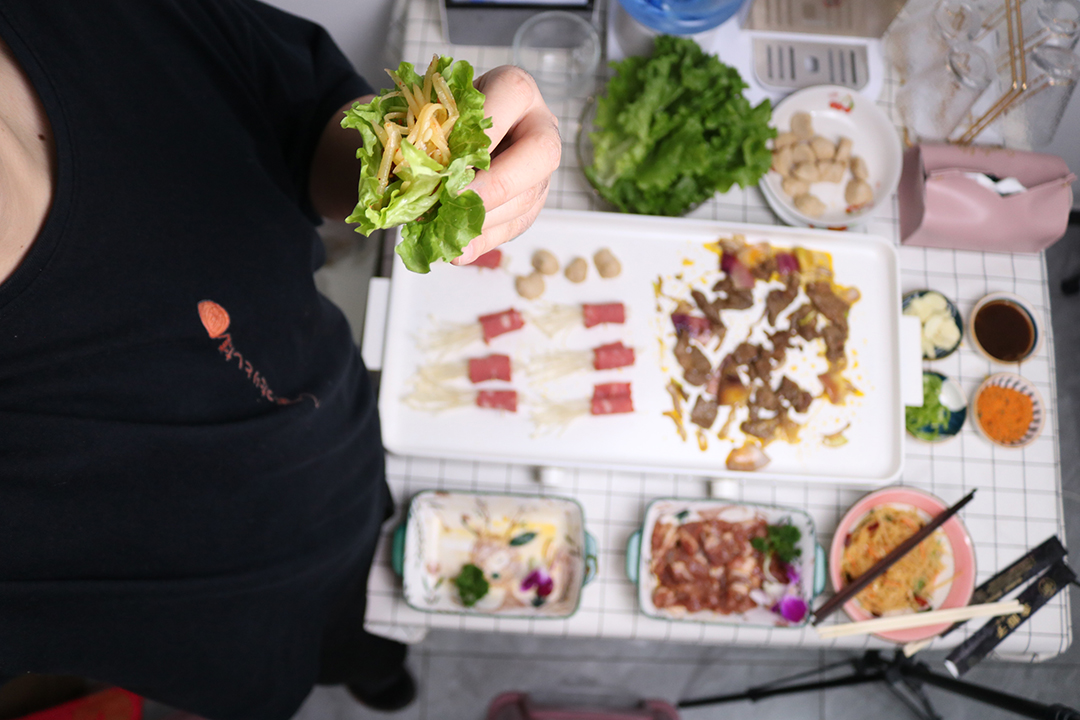 登上饭桌的移动灶台用乐视嗨烤盘才知道在家吃烤肉到底有多香