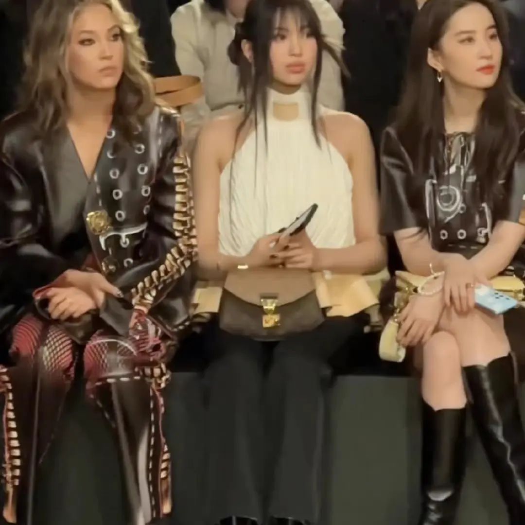 刘亦菲从法国回来了吗,刘亦菲巴黎素颜被偶遇同款上衣