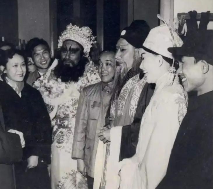 红线女与赵丹完整版,红线女一生四段情史