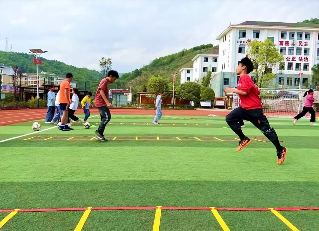 贵州足球校园联赛直播,贵州三地校园足球交流赛