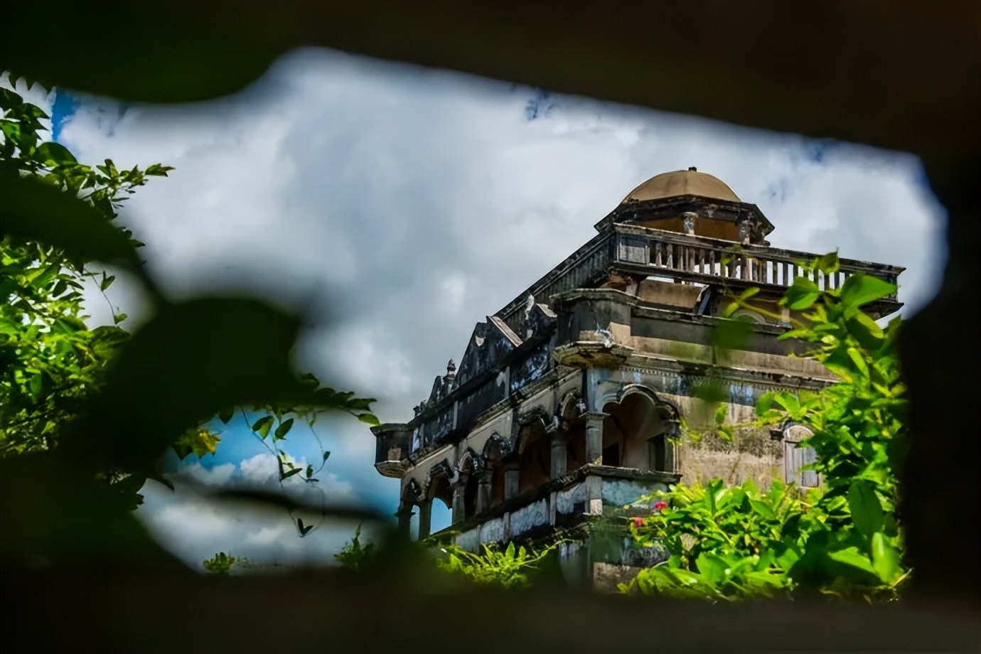 看完浮月村洋楼又去开平看碉楼,浮月村碉楼和梅家大院