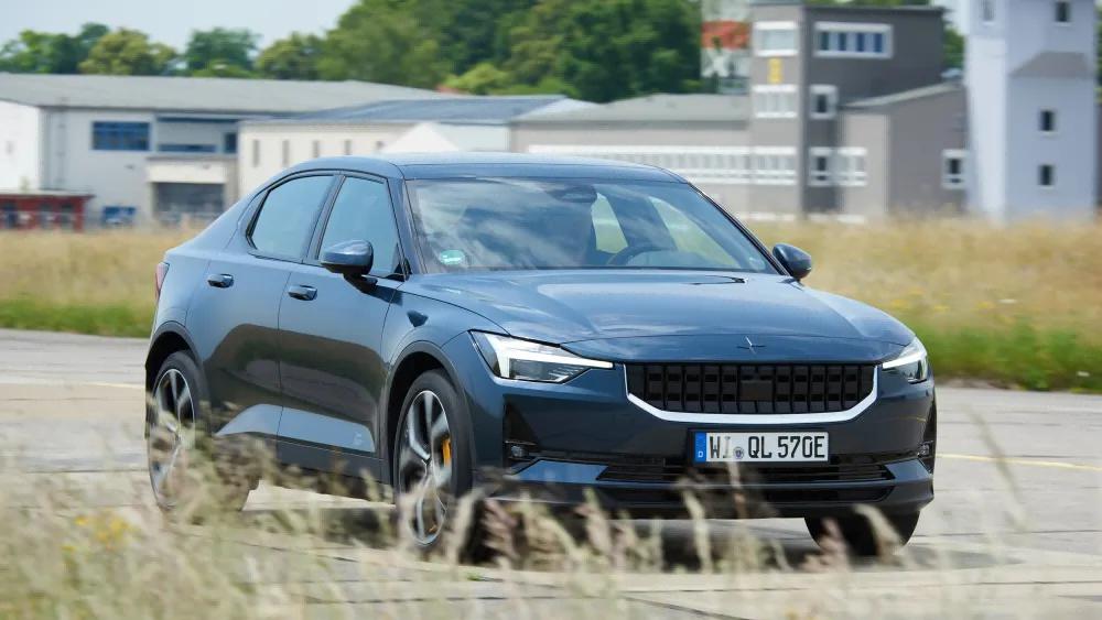 电动钢炮哪家强？德国人给极星2、BMWi4、Model3排了个大小王