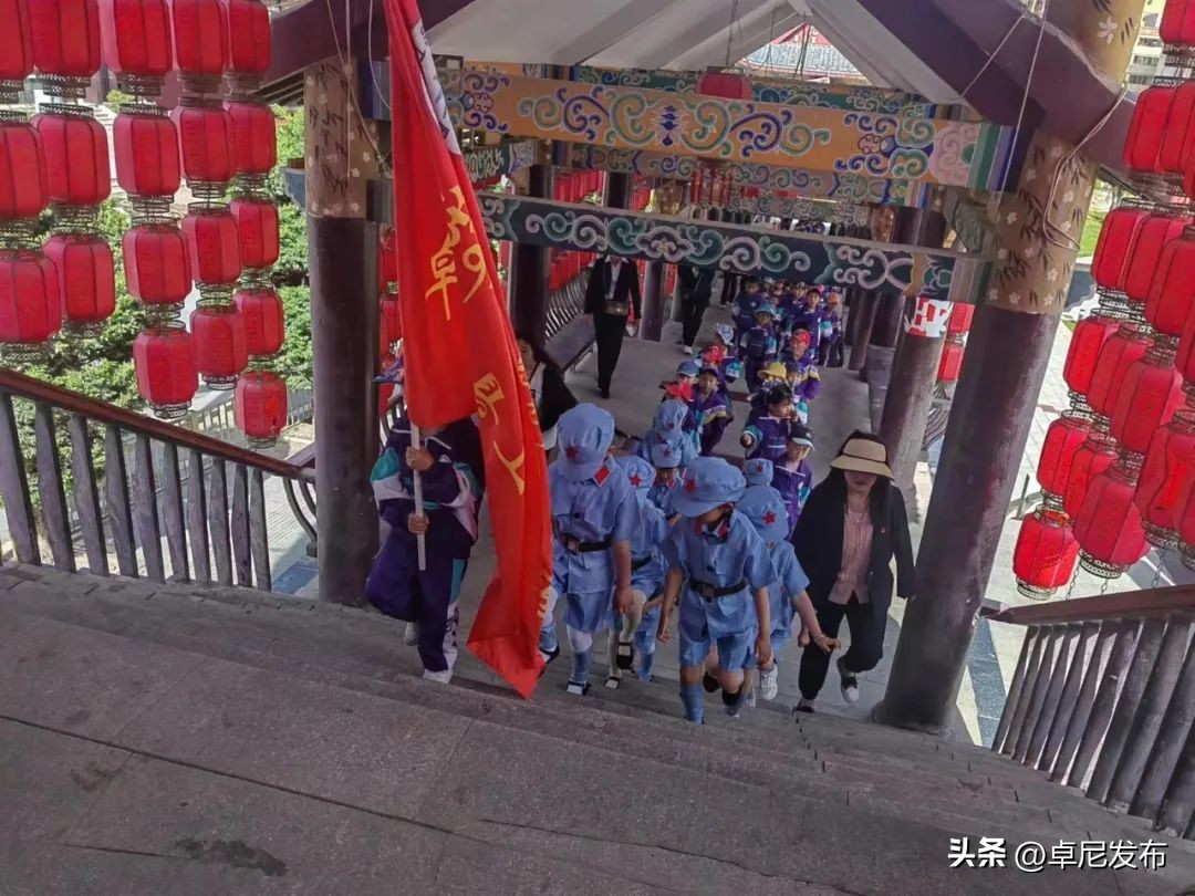 聆听红色故事传承红色精神幼儿园,参观红色教育基地的系列活动名称