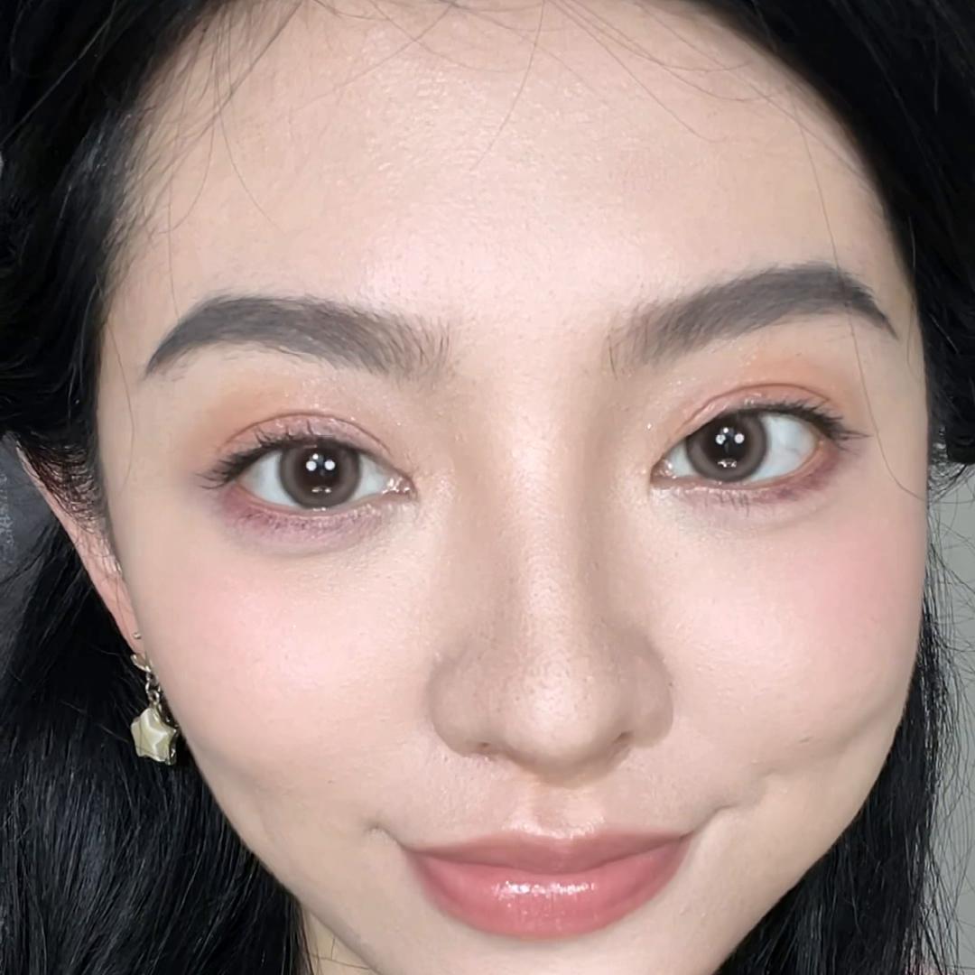 tf眼影盘圣诞限定拔草,tf樱桃口红妆