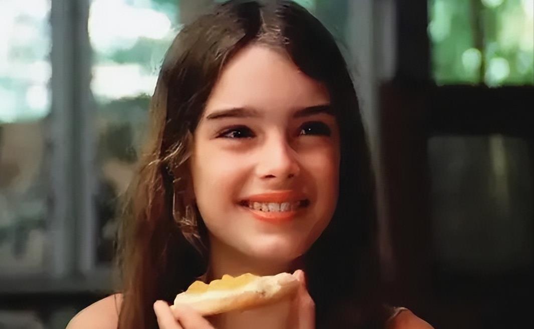 10岁她赤身露体，20岁又声称自己还是处女，“美国舒淇”裸照丑闻