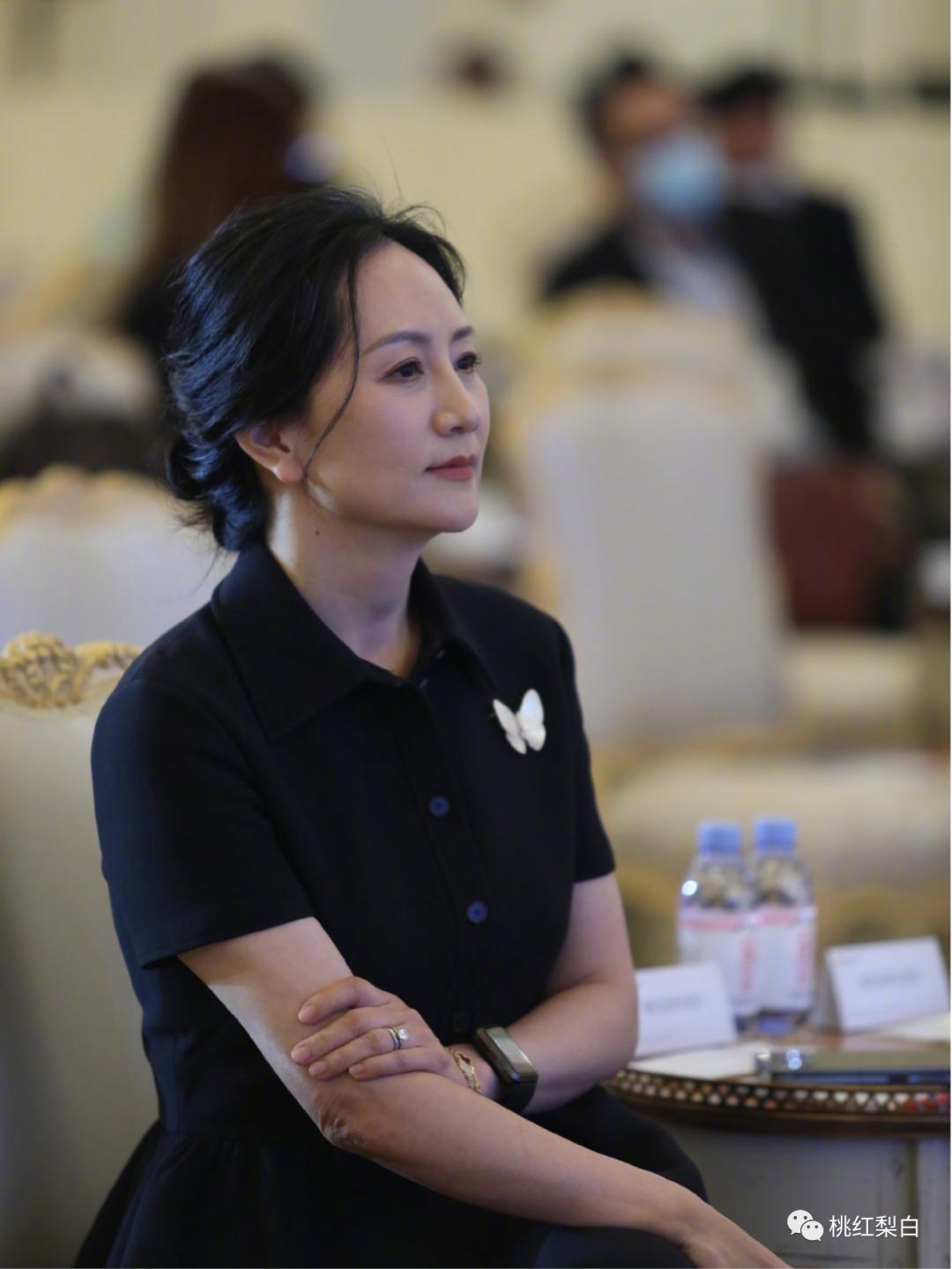 温莎公爵夫人珠宝展出,温莎公爵夫妻视频