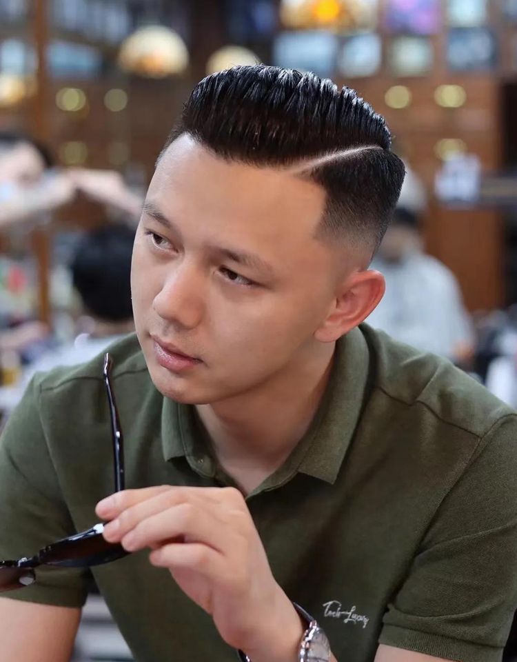 男人过了40岁尽量别留长发、梳油头！推荐这4种发型，清爽更有型