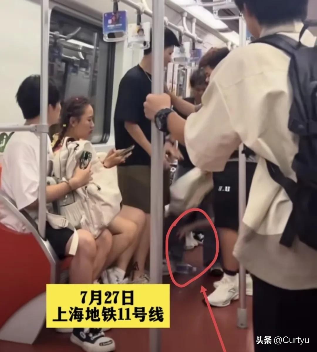 上海地铁再现打人事件：女子被脚踹水瓶砸，事发原因让人唏嘘！