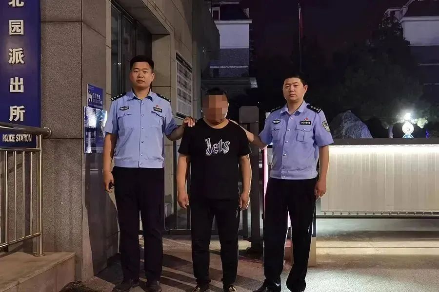 帮别人办卡是什么罪行,帮别人办卡有哪些风险