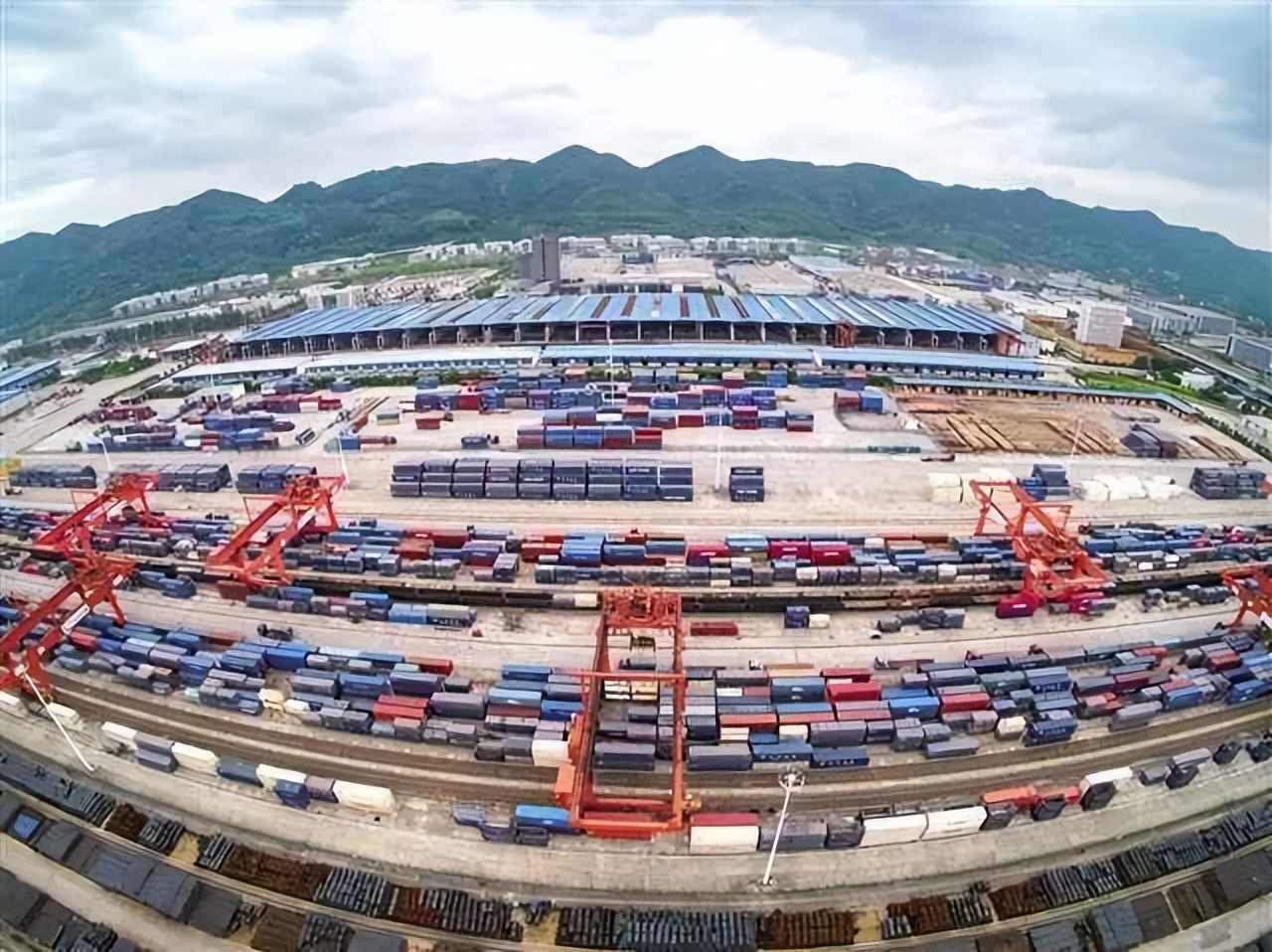 重庆国际投资贸易洽谈会入场现场,投洽会重庆