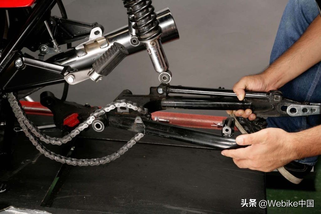 更换避震需要同时更换平面轴承,改避震需要换倾角拉杆嘛