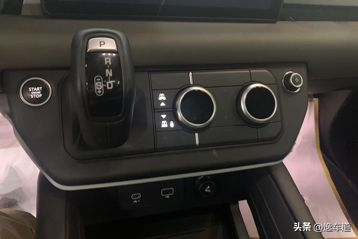 路虎卫士硬派越野海外实车,路虎新卫士硬派越野